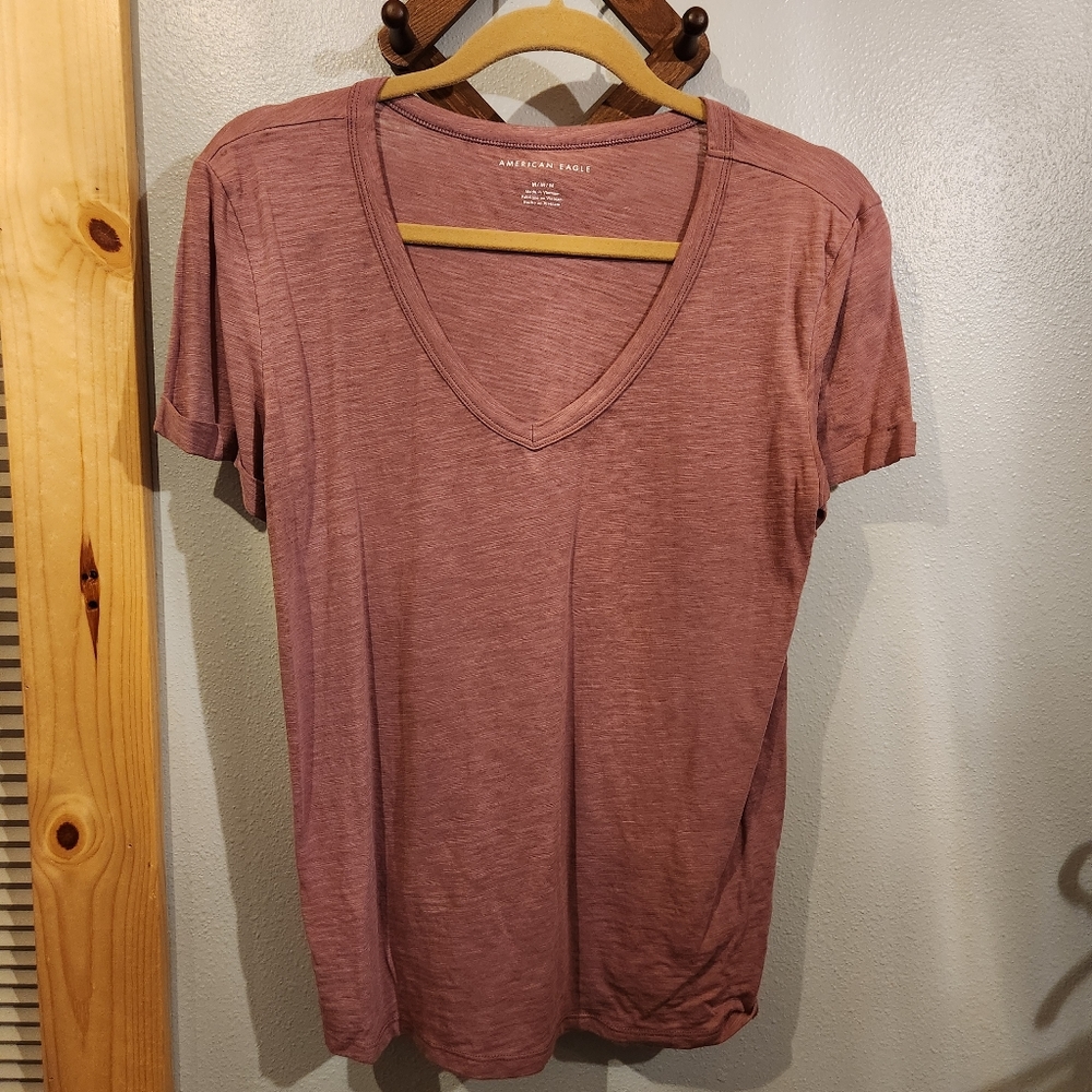 American Eagle V-Neck Tee shirt Mauve size Medium